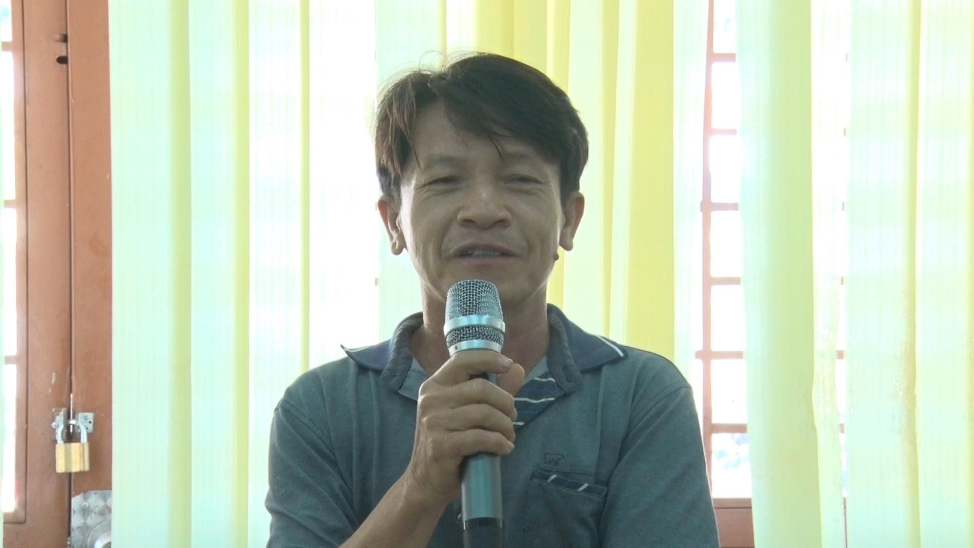 Có thể là hình ảnh về 1 người và đang cười