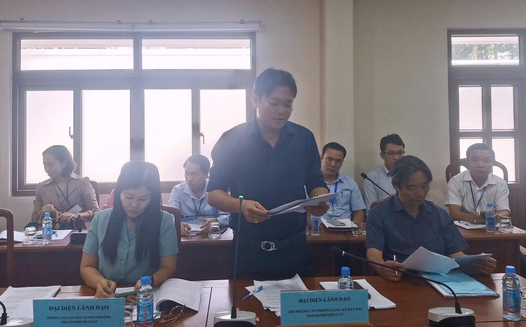 Có thể là hình ảnh về 8 người và văn bản