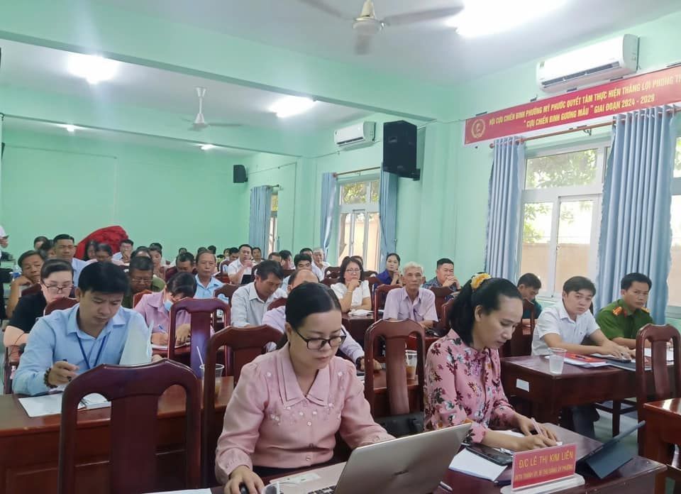 C&oacute; thể l&agrave; h&igrave;nh ảnh về 5 người, mọi người đang học v&agrave; văn bản