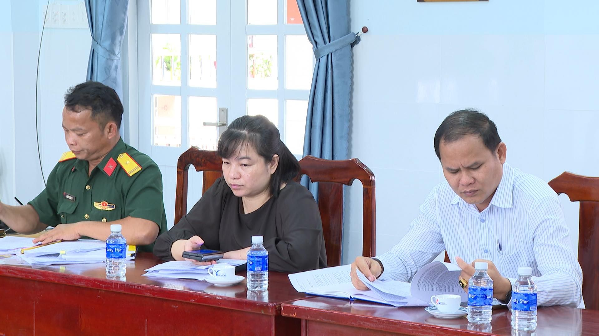 Có thể là hình ảnh về 3 người