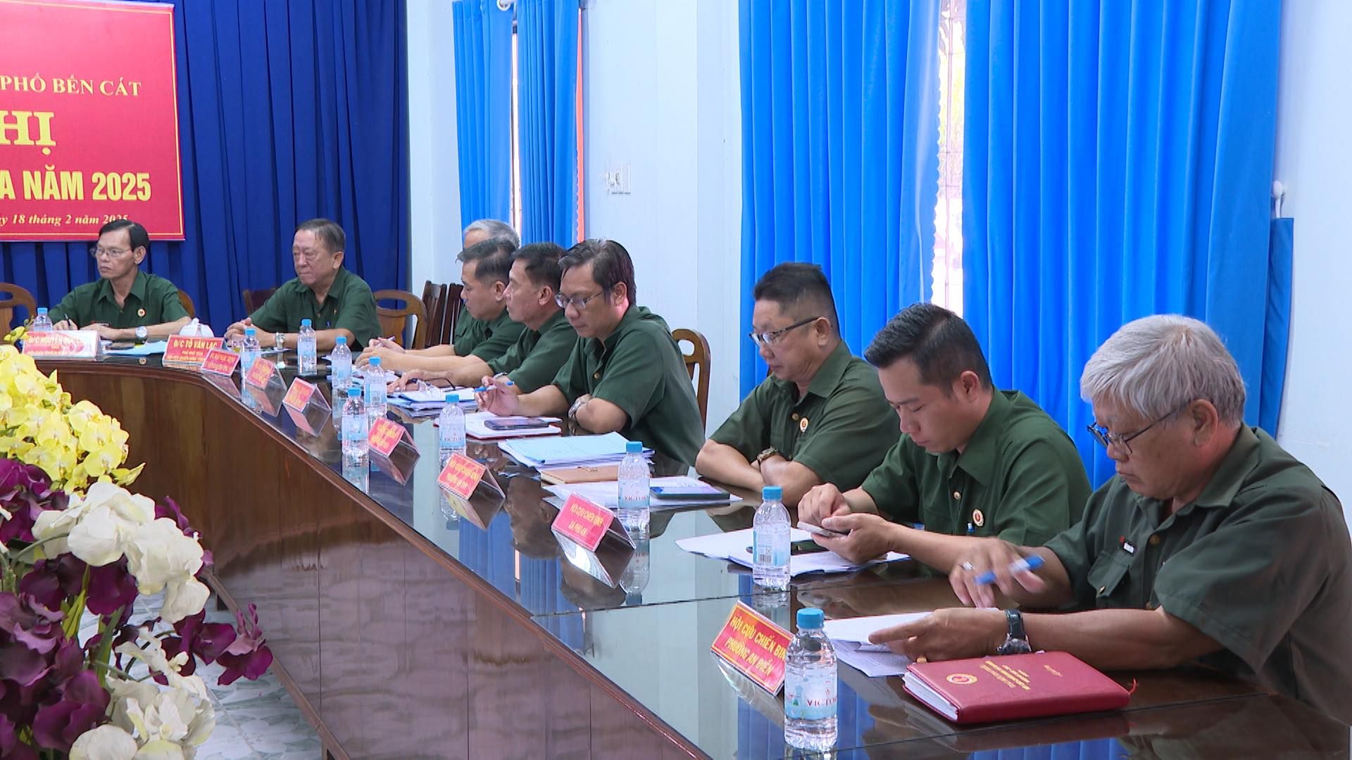 Có thể là hình ảnh về 7 người và văn bản cho biết 'Ho BENCAT BÊN CÁT II A NĂM NĂM2025 2025 1 tháng சல் 2014 Kag M9a LN ज्'