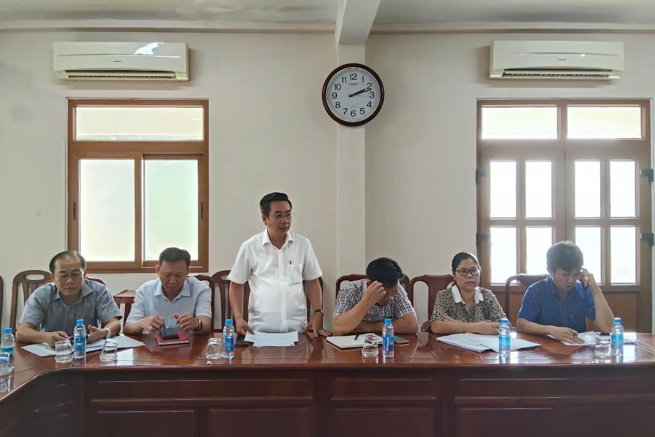 Có thể là hình ảnh về 6 người