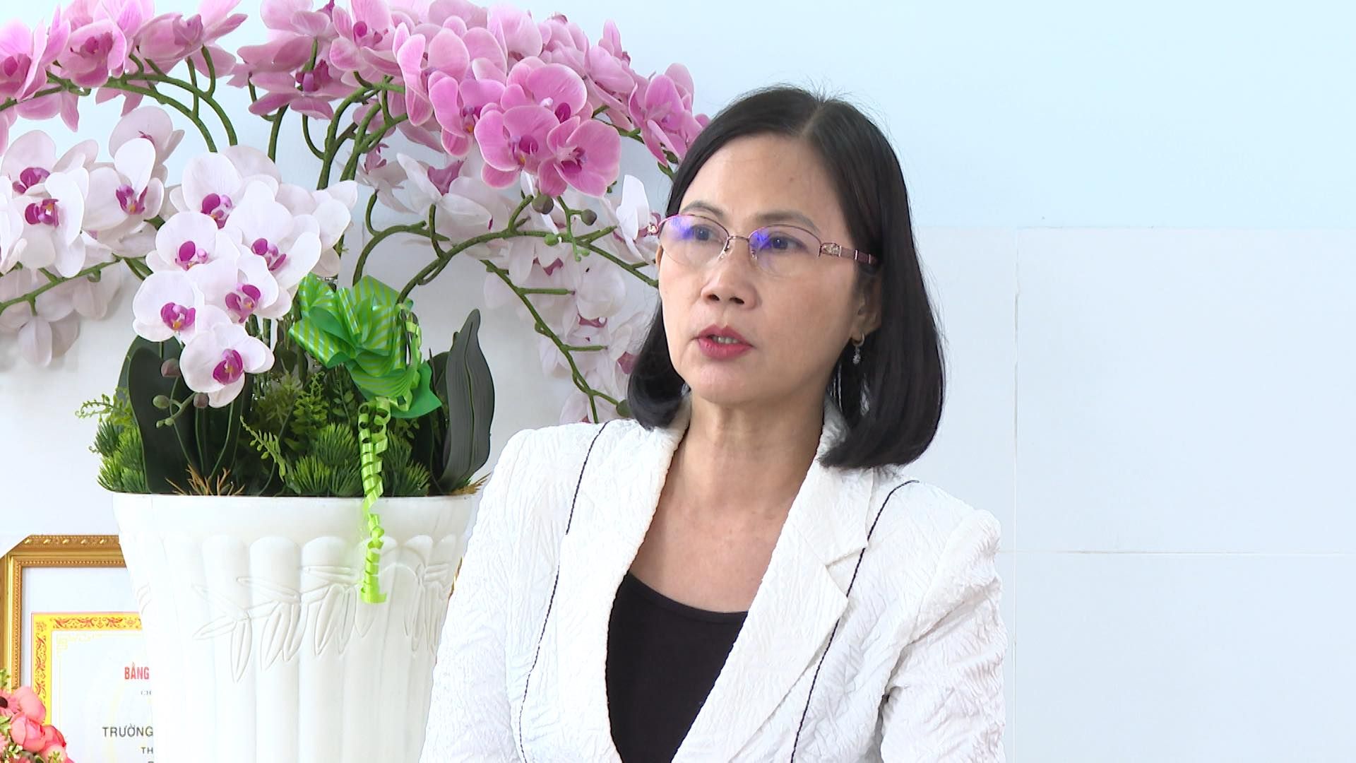 Có thể là hình ảnh về 1 người và văn bản