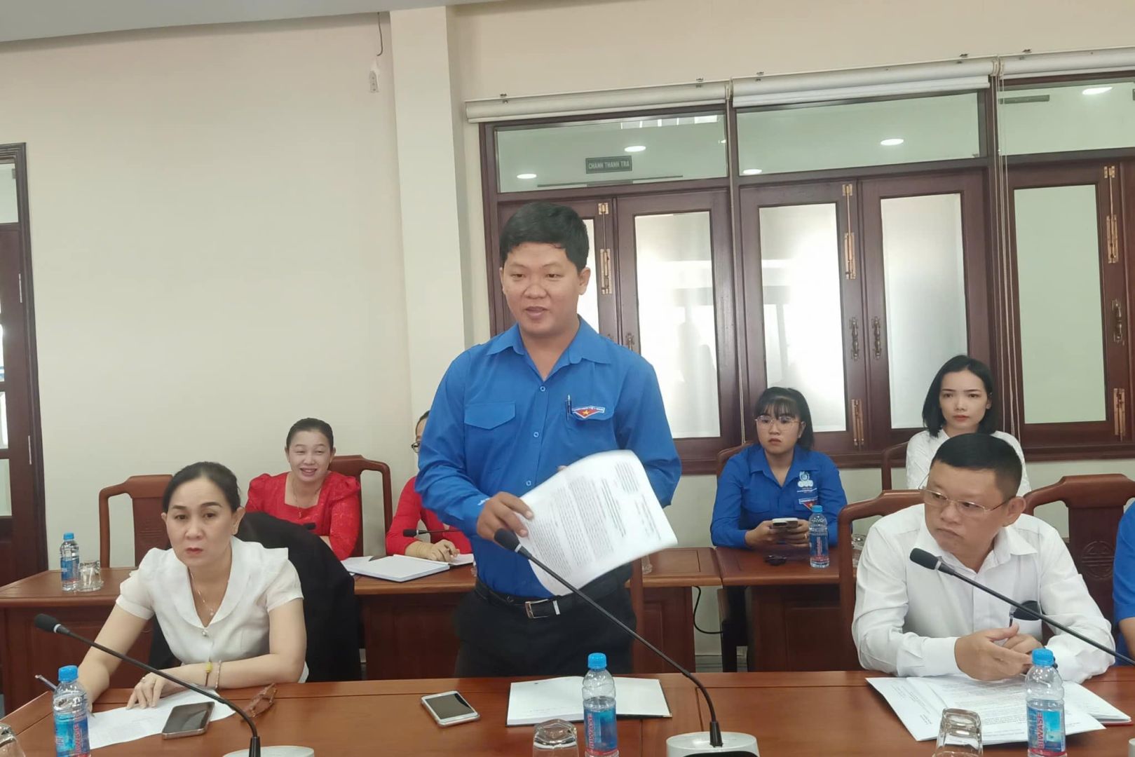 Có thể là hình ảnh về 6 người