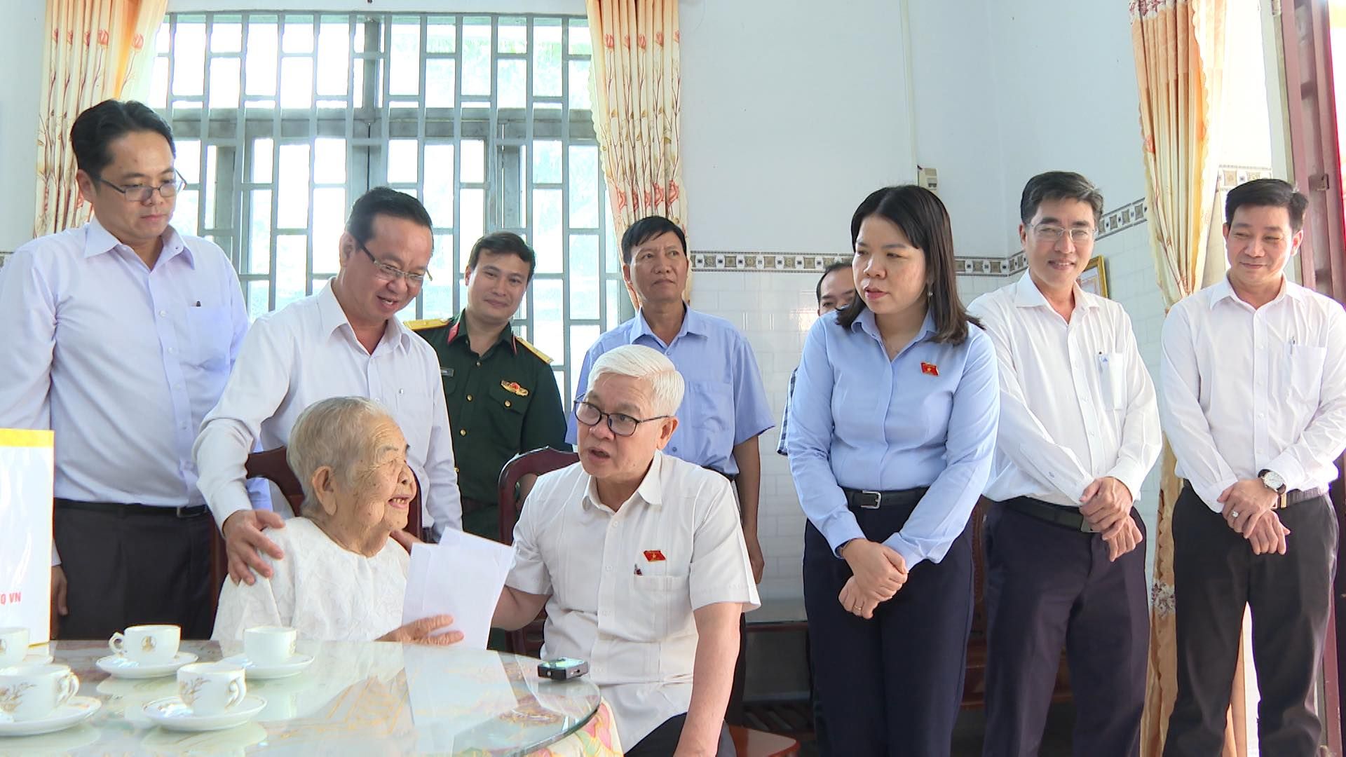 Có thể là hình ảnh về 8 người