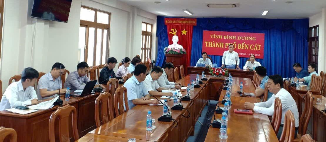 Có thể là hình ảnh về ‎12 người, mọi người đang học và ‎văn bản cho biết '‎ា TINHBİNHDƯONG TÌNH BÌNH DƯƠNG THÀNH פחים THÀNHPHBÉNCÁT BẾN NCÁT TTENG ma5 8 ER‎'‎‎