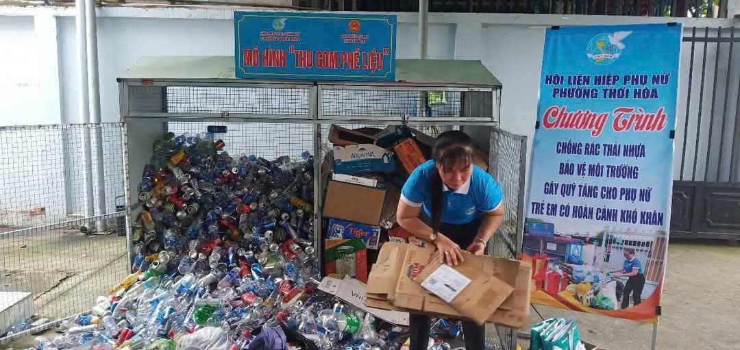 Có thể là hình ảnh về 2 người và văn bản cho biết '請 Hόι LIEN HIẾP PHU PHƯƠNG THỎI HOA Chươing Trình CHỐNG RÁC THAI NHƯA BAOVE BADVEMÓITRƯONG MÓI GAYQUYTÁNGCHOPHUNỮ CKO GÂY TẮNG TREE ECOHOAИCAИHKHKили CO HOAN CANH κHO KHĂN'