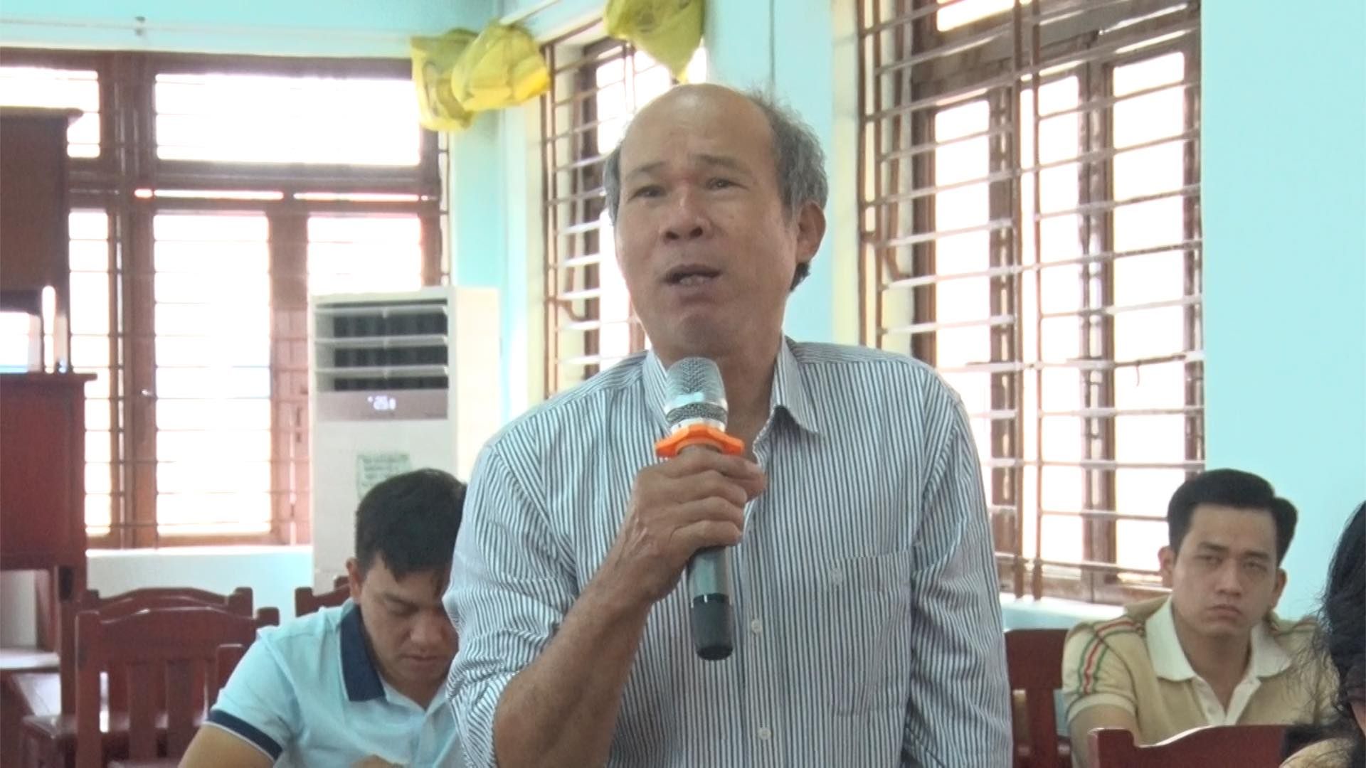 Có thể là hình ảnh về 3 người
