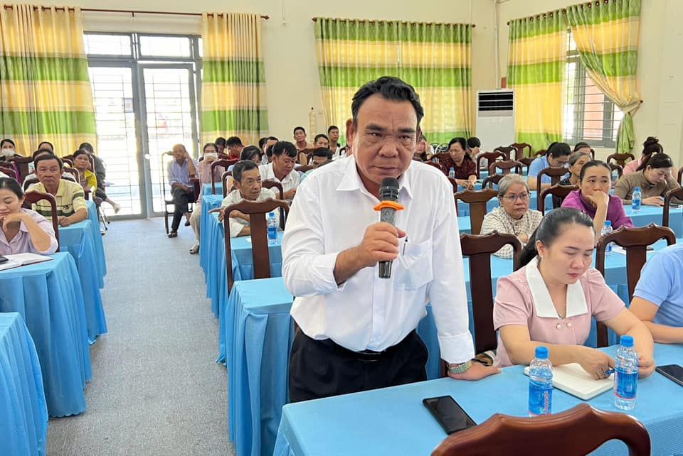 Có thể là hình ảnh về 9 người