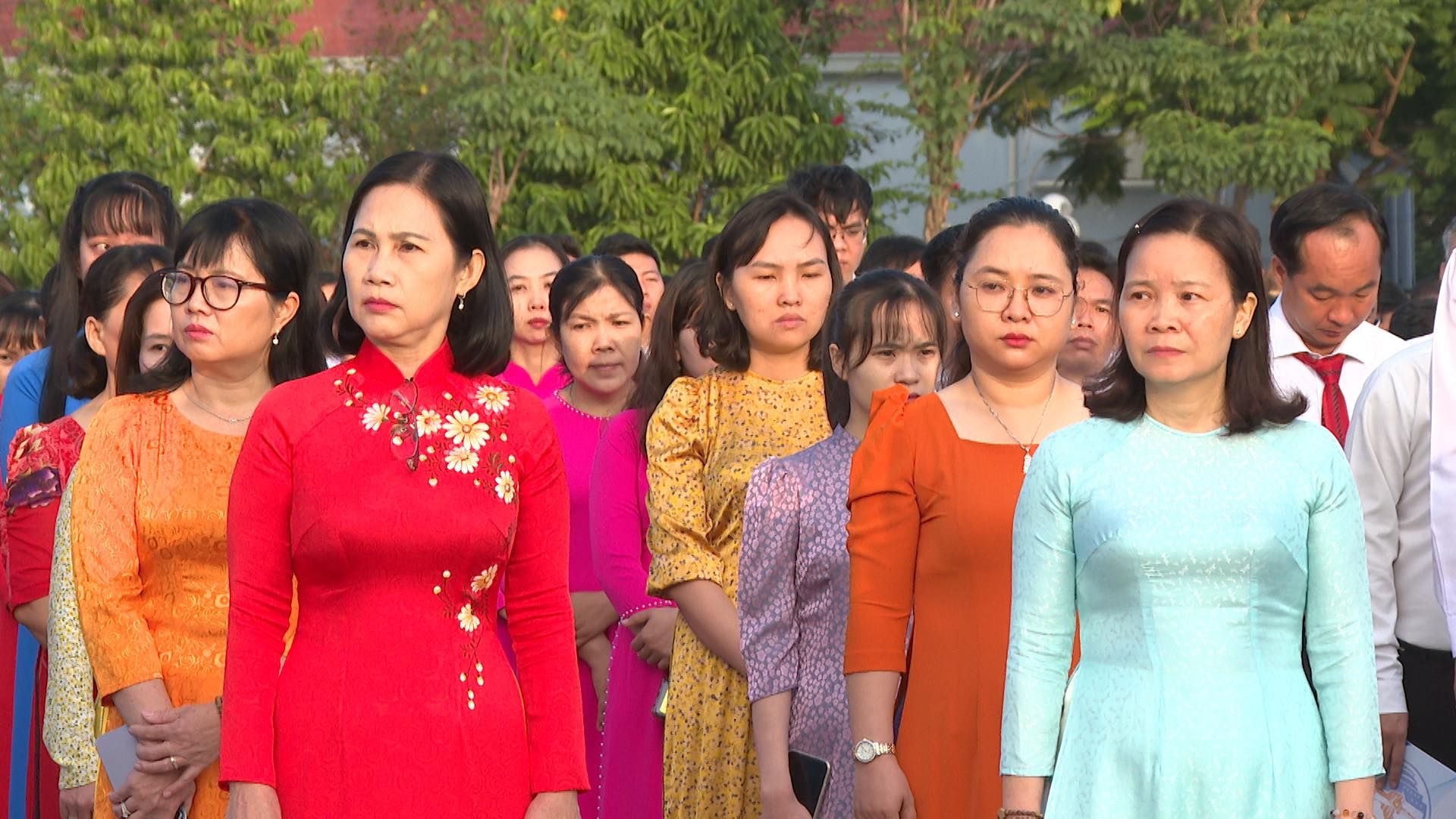 Có thể là hình ảnh về 9 người