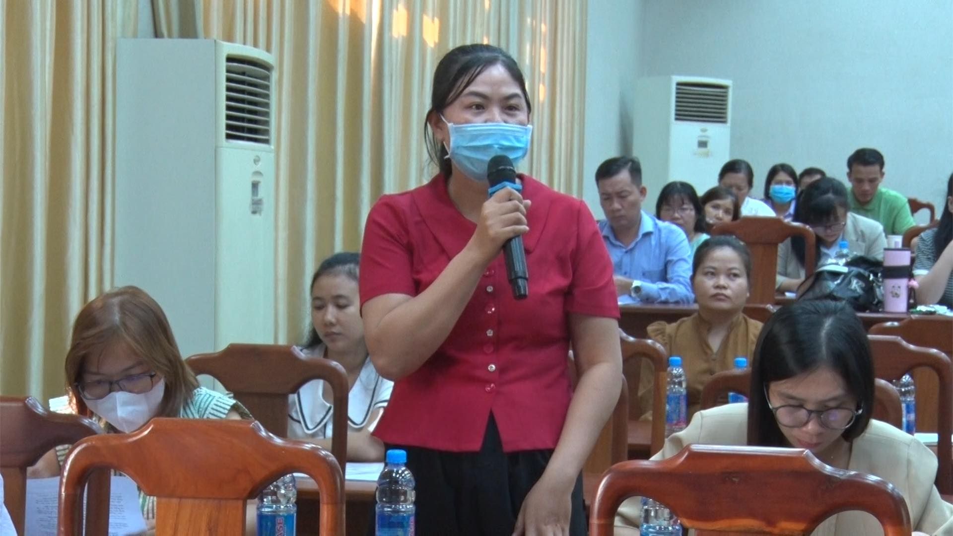 C&oacute; thể l&agrave; h&igrave;nh ảnh về 8 người v&agrave; mọi người đang học