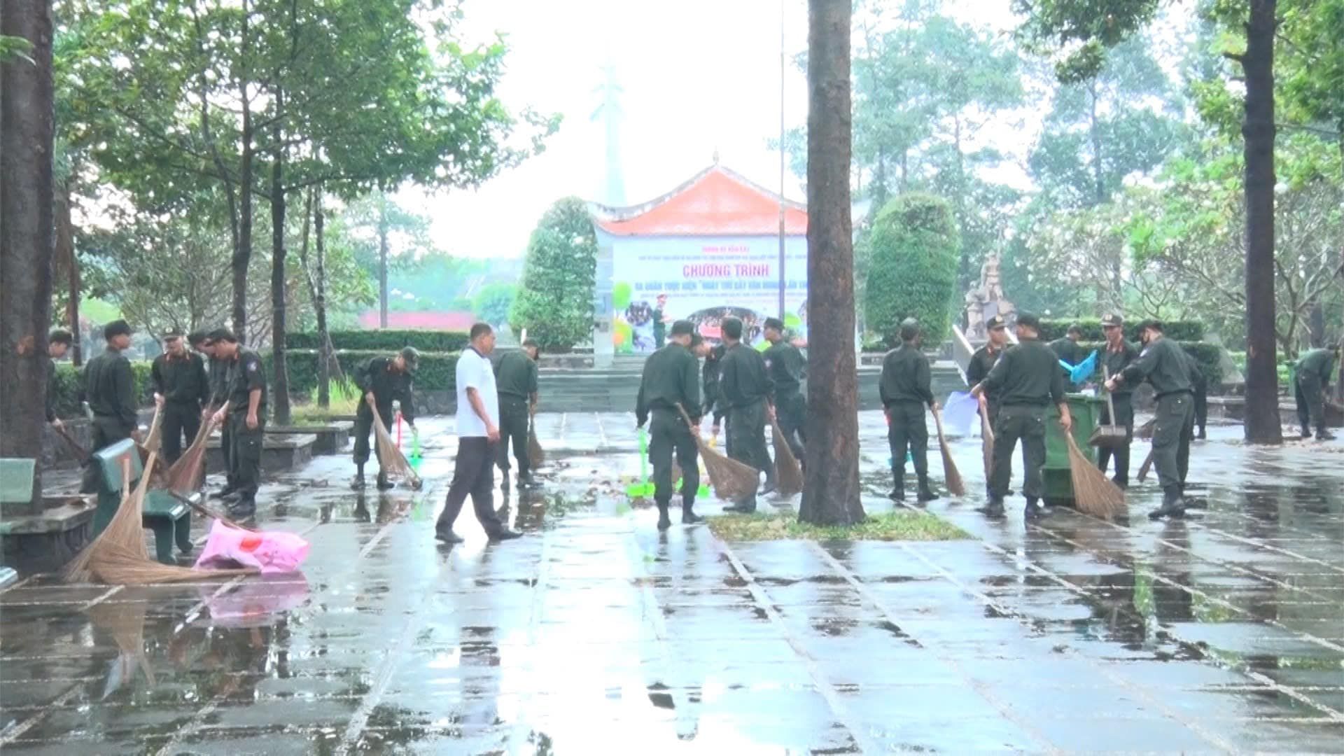 Có thể là hình ảnh về 14 người