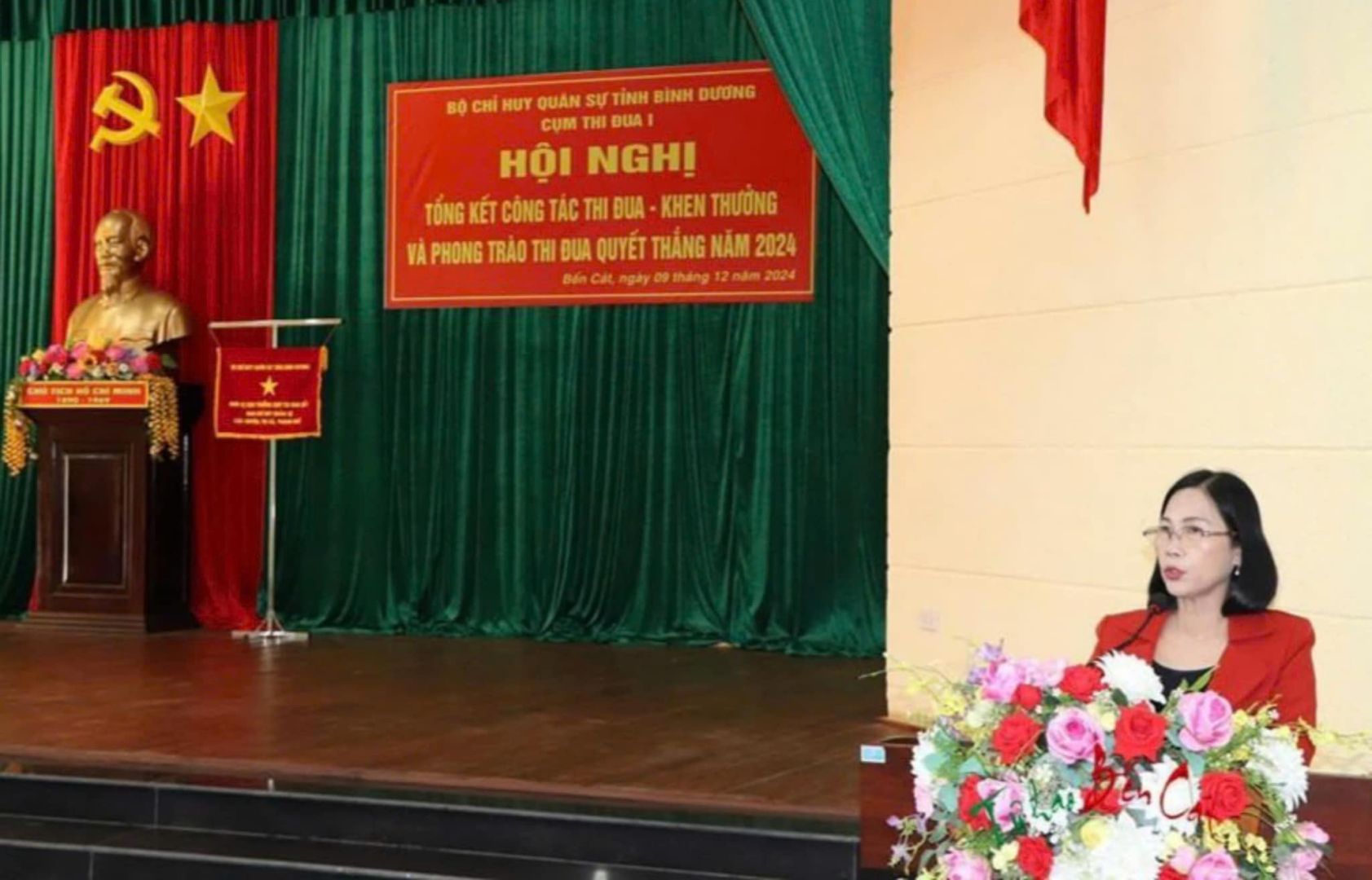 Có thể là hình ảnh về 1 người và văn bản