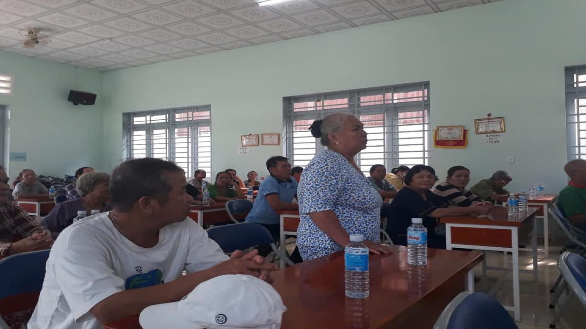 Có thể là hình ảnh về 8 người