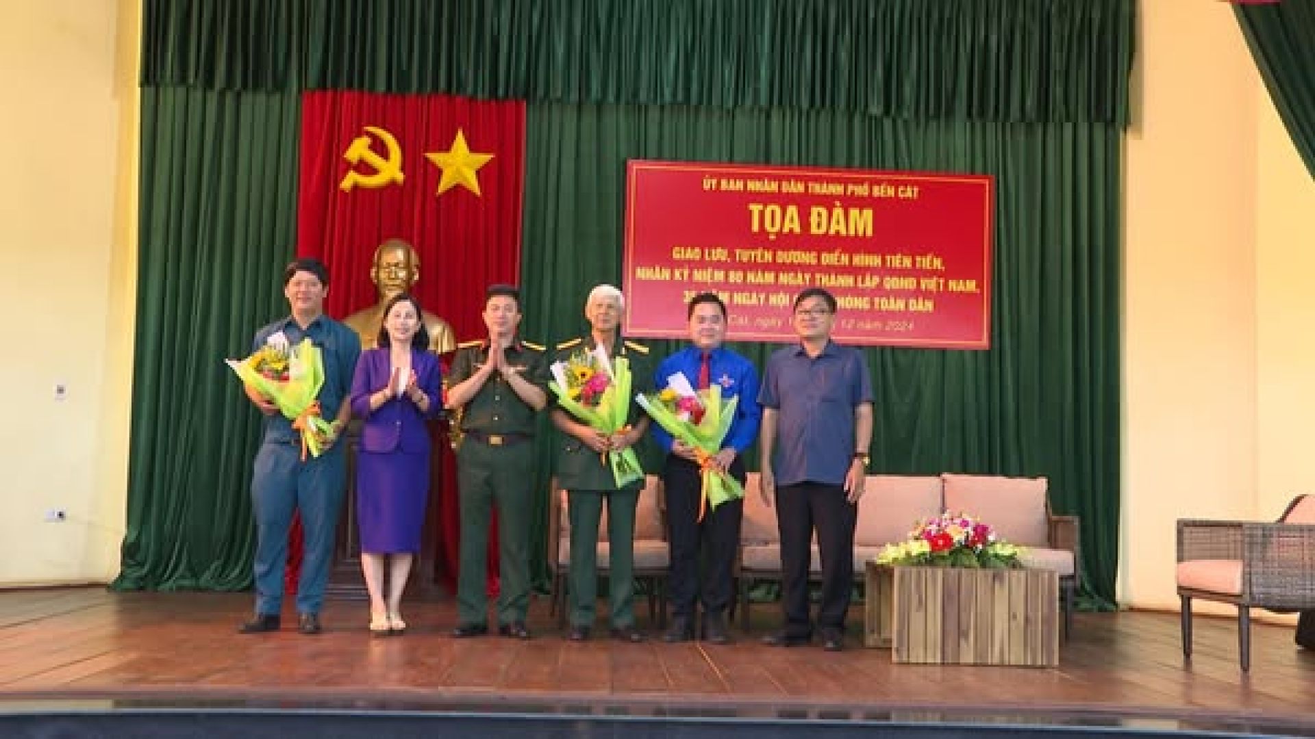 Tọa đàm, tuyên dương điển hình tiên tiến nhân kỷ niệm ngày thành lập Quân đội Nhân dân Việt nam