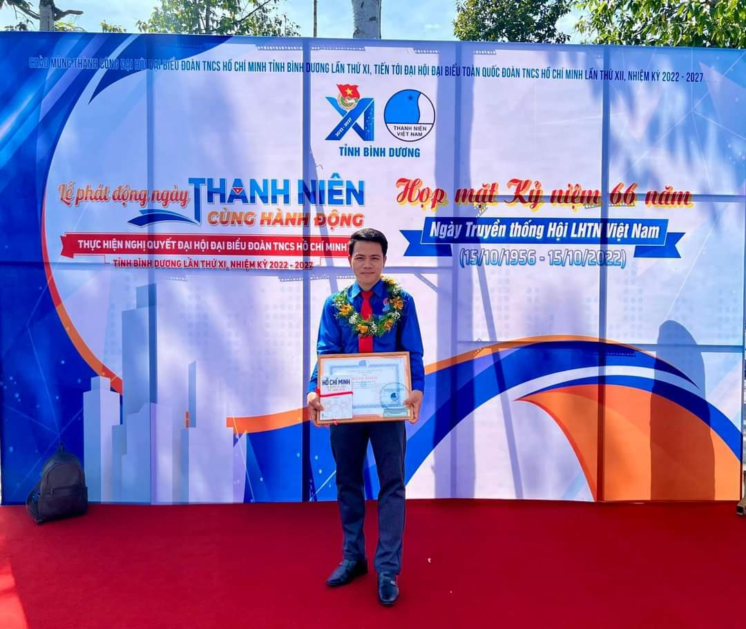 Anh Nguyễn Hoàng Thi - Giáo viên Tổng phụ trách Đội, Trường Tiểu học An Tây B đạt giải thưởng “Thanh niên sống đẹp” tỉnh Bình Dương năm 2022