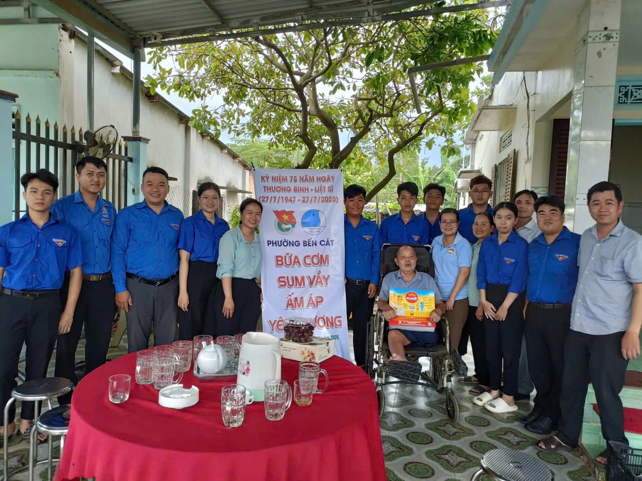 Phường Bến Cát tổ chức "Bữa cơm sum vầy, ấm áp yêu thương"