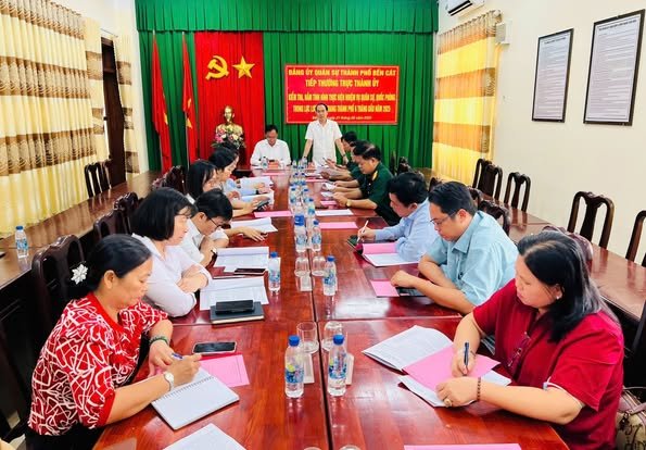 Bí thư Thành ủy Bến Cát làm việc với Đảng ủy Quân sự thành phố