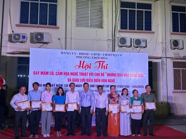 Thới Hòa tổ chức hội thi bày mâm cổ, cắm hoa nghệ thuật