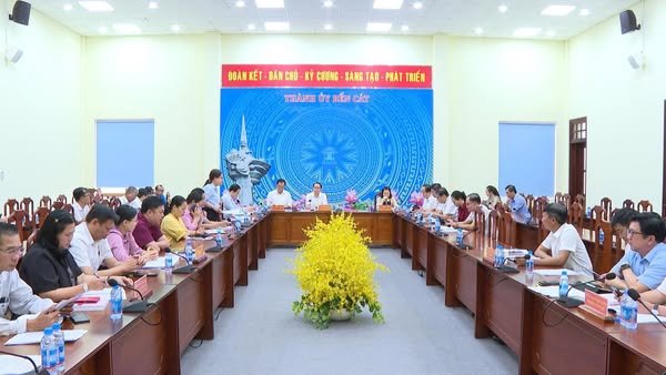 Ban Thường vụ Thành ủy họp thông qua dự thảo Văn kiện Đại hội Đảng bộ phường sau khi hợp nhất, sáp nhập