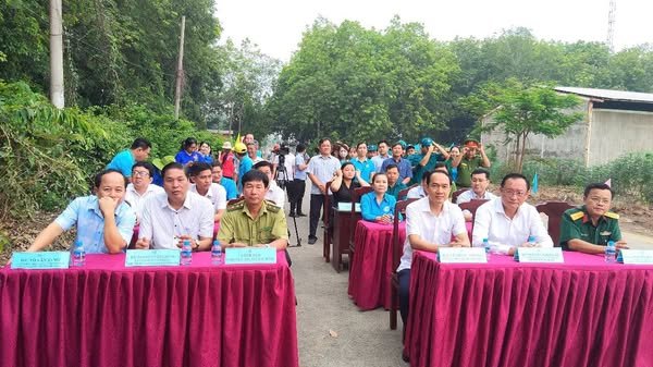 Phường An Tây phát động " Tết trồng cây đời đời nhớ ơn Bác Hồ" và trồng cây phân tán năm 2025