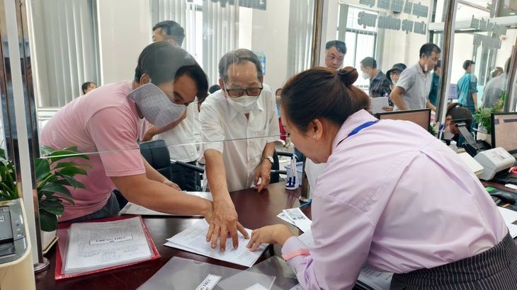 X&atilde; B&agrave; Điểm, TP.HCM: 2 ng&agrave;y sau s&aacute;p nhập, giải quyết hơn 600 hồ sơ cho người d&acirc;n - Ảnh 8.