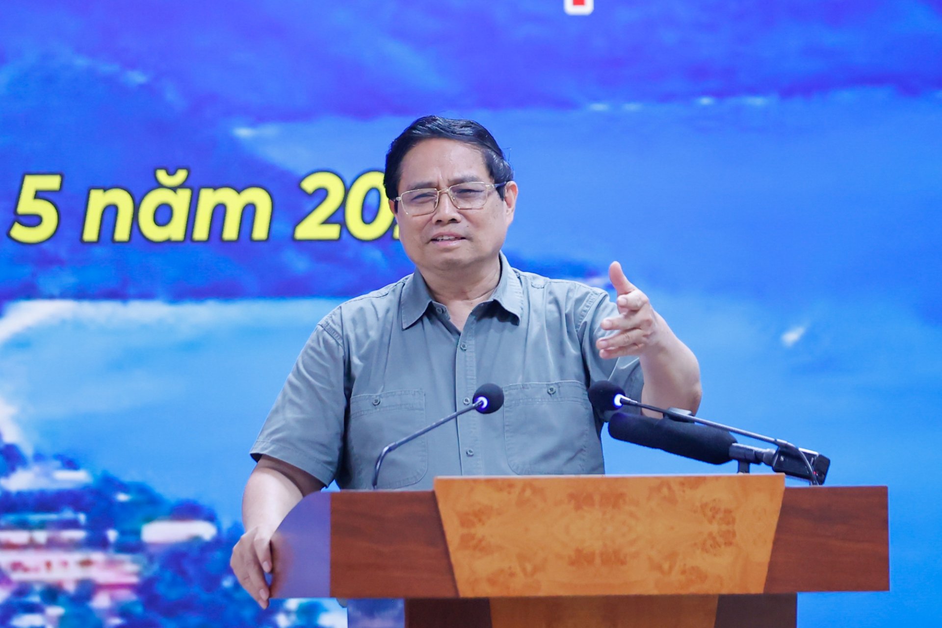 Thủ tướng yêu cầu tăng cường công tác bảo đảm an ninh, trật tự dịp Lễ 30/4 và 01/5