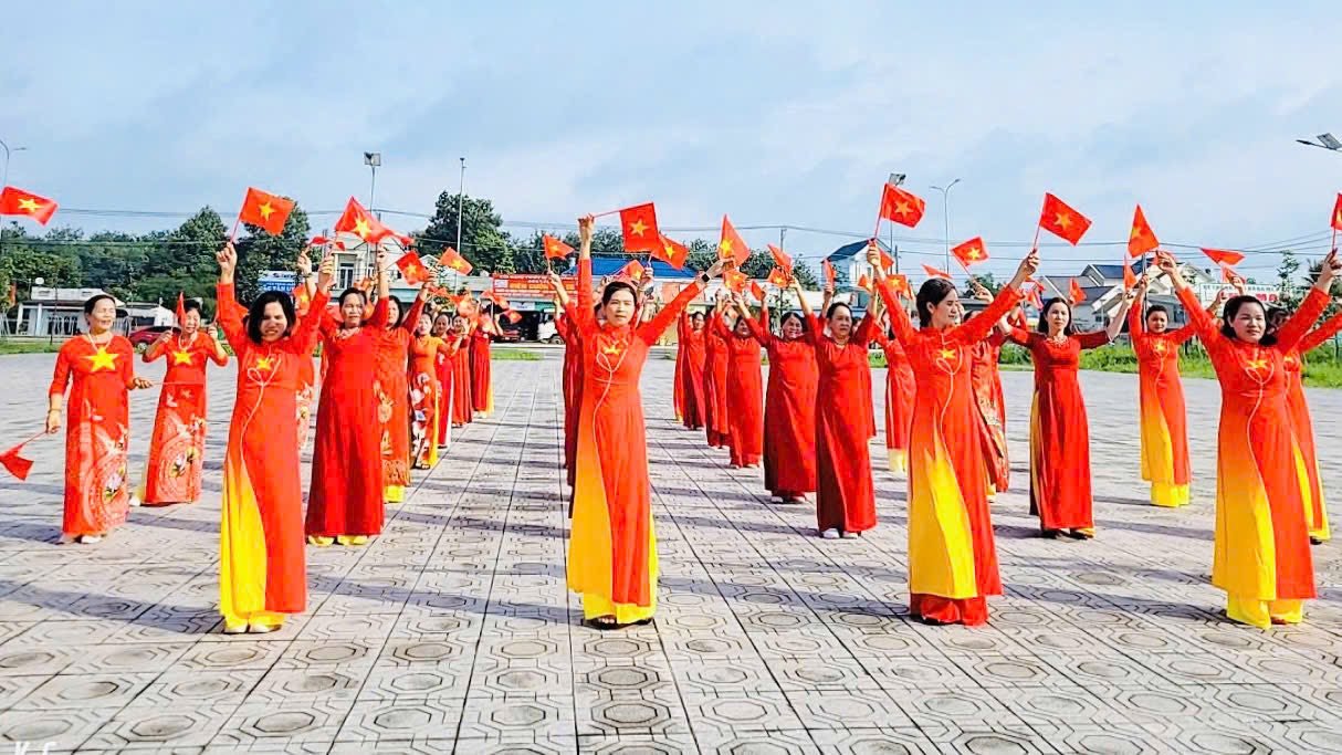 ĐỒNG DIỄN DÂN VŨ CHÀO MỪNG 80 NĂM QUỐC KHÁNH 02/9