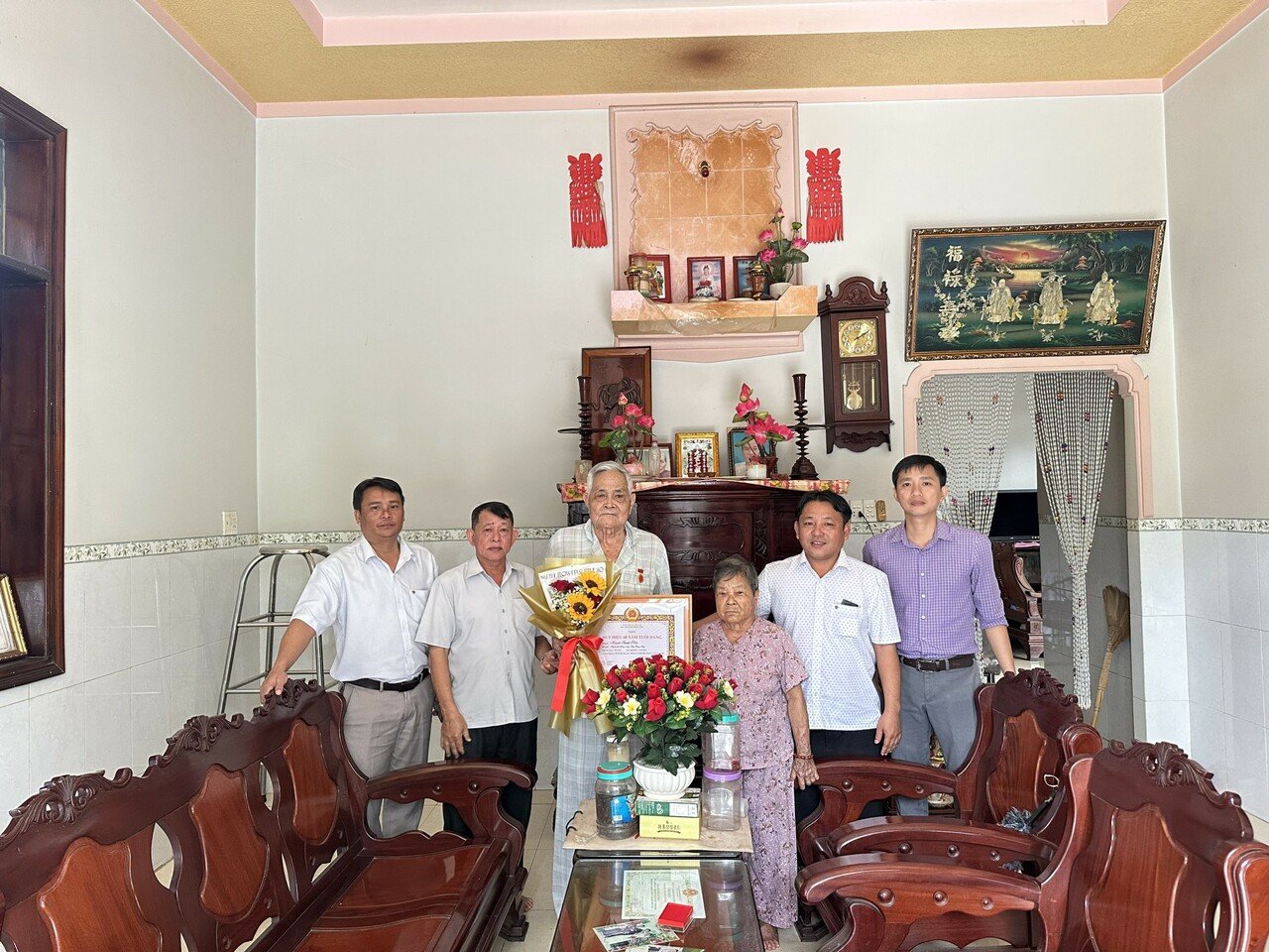 XÃ BÌNH MỸ, HUYỆN BẮC TÂN UYÊN CÓ 03 ĐẢNG VIÊN VINH DỰ ĐƯỢC NHẬN HUY HIỆU 60 NĂM TUỔI ĐẢNG