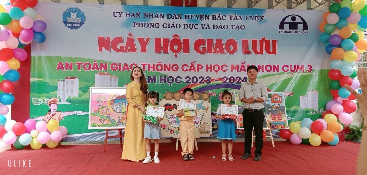 Trường mầm non Hoa Cúc đăng cai  tổ chức “Ngày hội giao lưu an toàn giao thông cấp mầm non cụm 3”