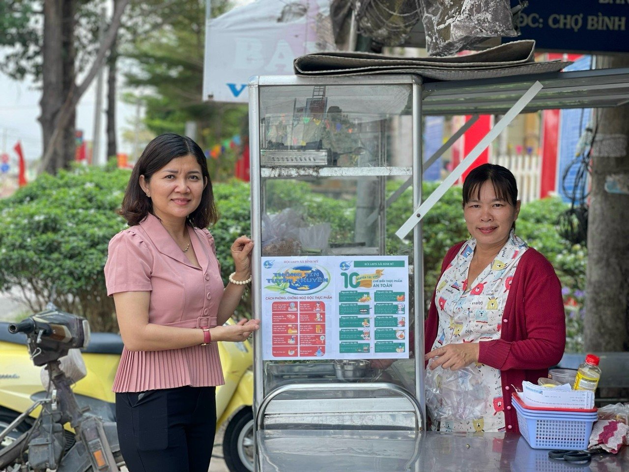 HỘI LHPN XÃ BÌNH MỸ RA QUÂN TUYÊN TRUYỀN “THÁNG HÀNH ĐỘNG VÌ AN TOÀN THỰC PHẨM NĂM 2024”
