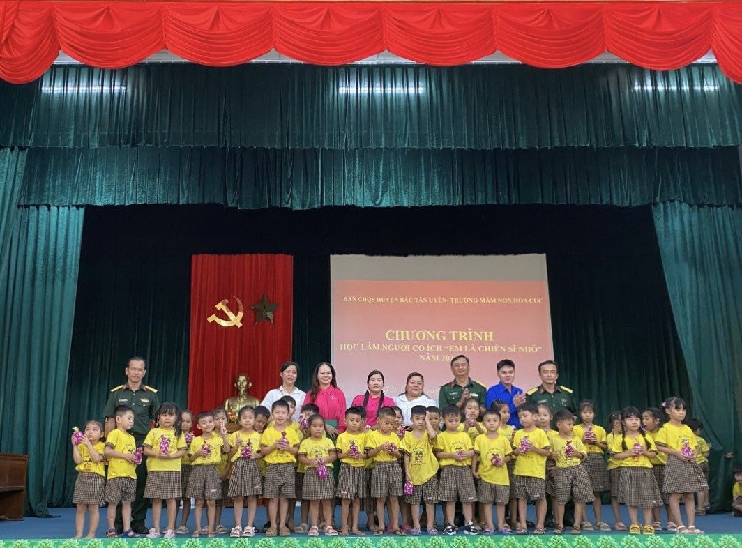 Trường mầm non Hoa Cúc tổ chức cho  trẻ 5 tuổi tham quan trải nghiệm
