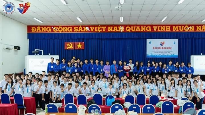 Có thể là hình ảnh về văn bản cho biết 'te ĐÃNG SỘNG SÁMVIÊT SAM VIỆT NAI QUANG NINH MUƠN N ٣ DAI ม ỘI ΘΑ BIẾU מיים B'