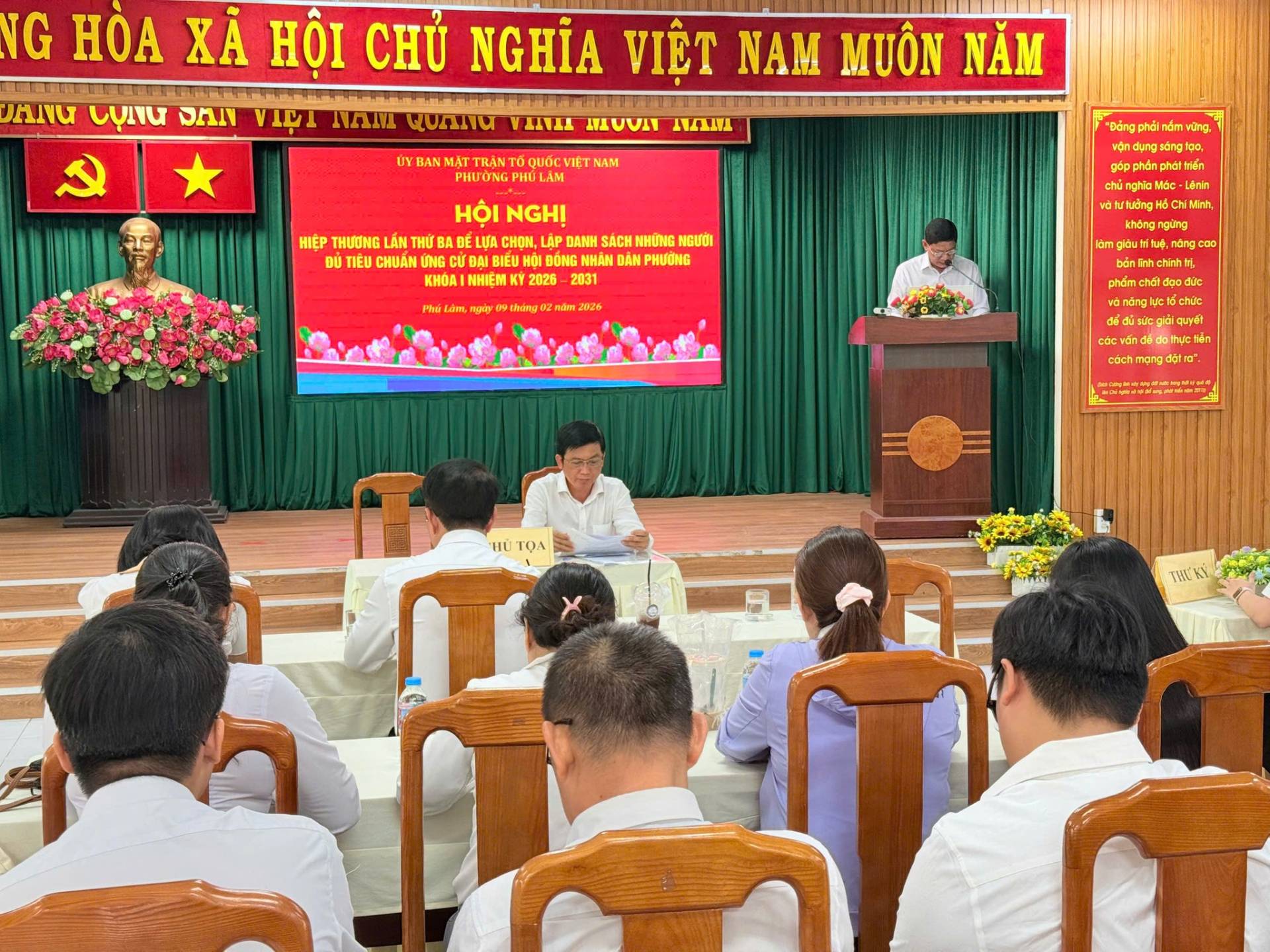 C&oacute; thể l&agrave; h&igrave;nh ảnh về &lrm;c&aacute;i bục, đền thờ v&agrave; &lrm;văn bản cho biết '&lrm;NG HOA X&Agrave; HỘI CHỦ NGHĨA VIỆT NAM MU&Ocirc;N NĂM JAINU CYITe จ1 1ب1٨ TAI ' TAITHA TNATY UY BAN MẶT TRẦN &Epsilon;6&rho;&upsilon;6&sigmaf; PHƯỜNG PHULAM NAM HIỆP THƯƠNG LAN DE DU CHU&Aacute;N ỪNG HỌI NGHỊ ĐANH S&Aacute;CH BIẾUH ĐONG NH&Acirc;N DAN PHƯƠNG KHOA NHI&Ecirc;M 2026 2831 "Đ&aacute;ng ph&aacute; n&acirc;n h&aacute;lnắm vong. vận dung dụng &agrave;ng s&aacute;ng pha ph&aacute;t ph&aacute;t chunght nghiaM Lonin ชักฏ HCN Minh, kh&ocirc;ng ngửng gar thung 2026 bảnnhchirhMl đức ngech&uacute;c disitgdiquyar c&aacute;chmongalo ". Hu TOл T&iota;'&Kappa;&lrm;'&lrm;&lrm;