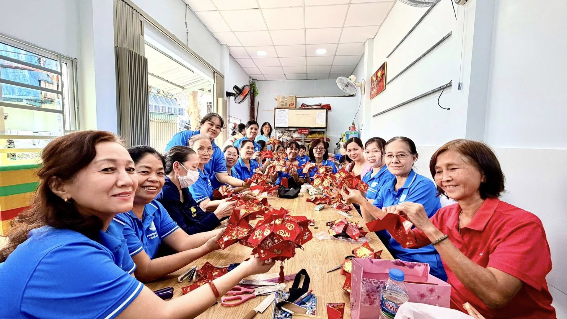 LAN TỎA NIỀM VUI XUÂN QUA NHỮNG CHIẾC LỒNG ĐÈN THỦ CÔNG TẠI PHƯỜNG PHÚ LÂM