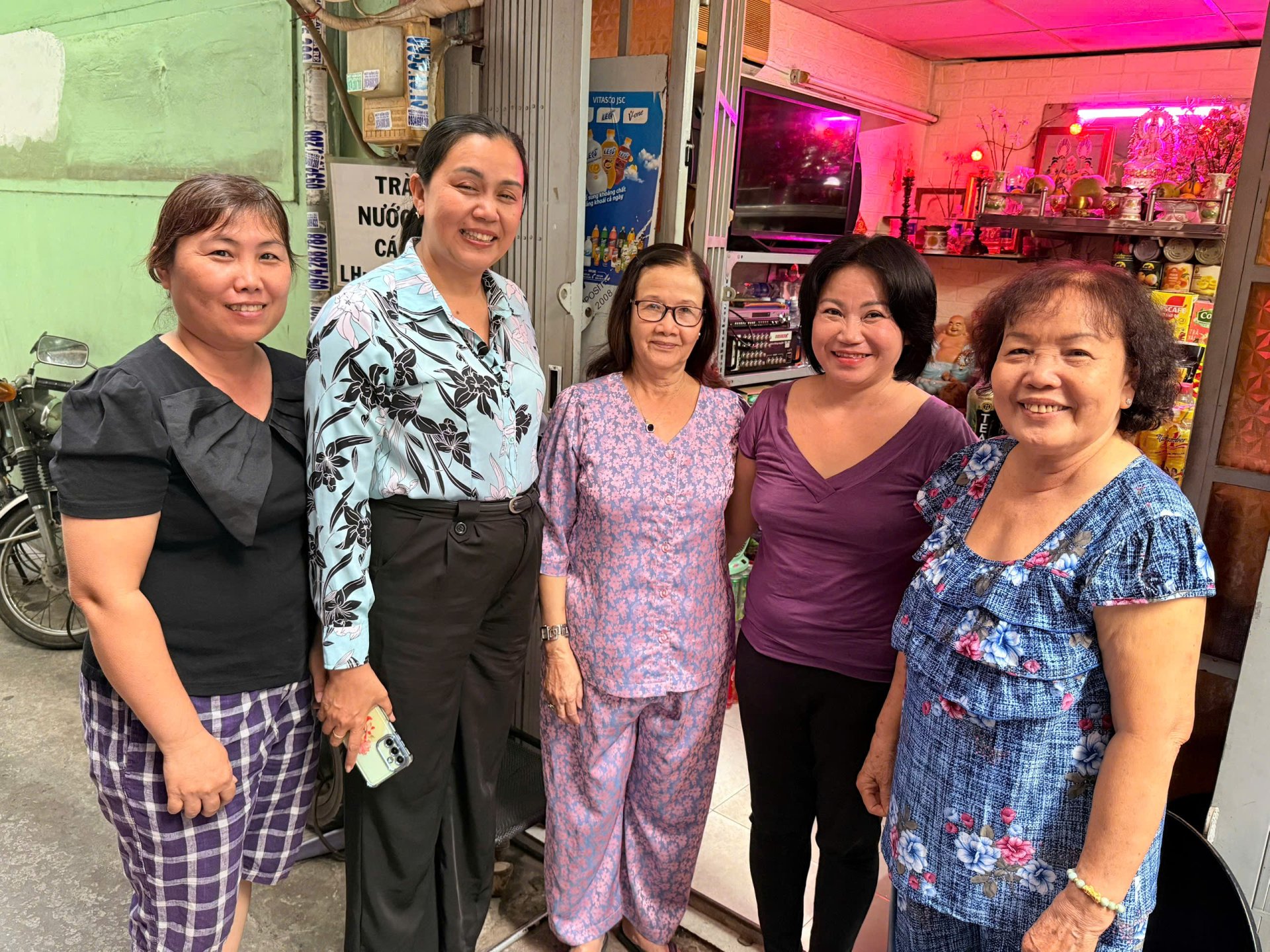 THĂM, ĐỘNG VIÊN VÀ HỖ TRỢ CHO HỘ KHÓ KHĂN ĐỘT XUẤT