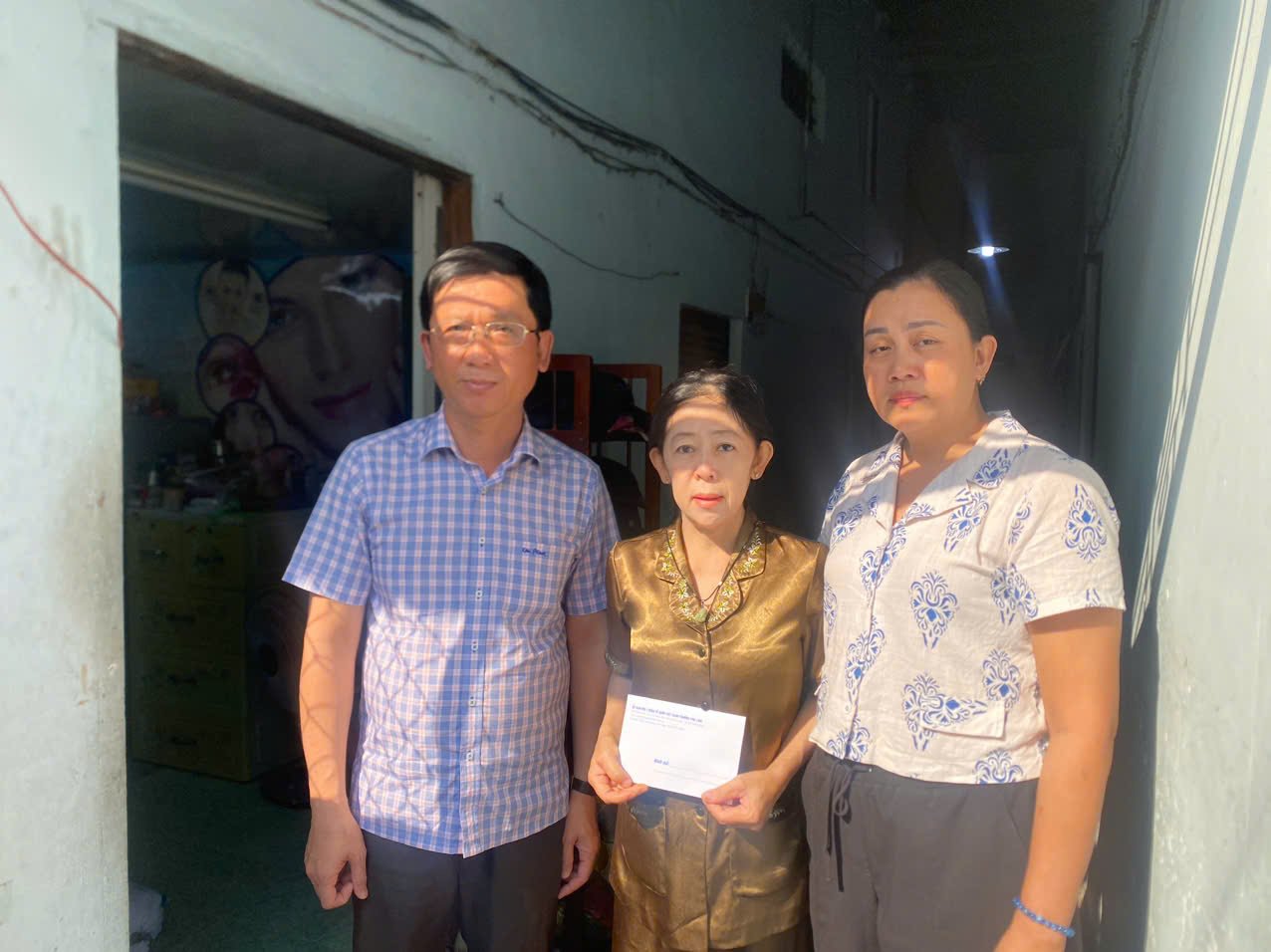 THĂM, ĐỘNG VIÊN VÀ HỖ TRỢ KHÓ KHĂN ĐỘT XUẤT CHO HỘ CÓ NGƯỜI THÂN BỊ BỆNH HIỂM NGHÈO