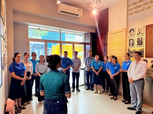 Phường Phú Lâm: Chi bộ cơ quan Ủy ban MTTQ Việt Nam phường tổ chức sinh hoạt chuyên đề quý 3 - 2025