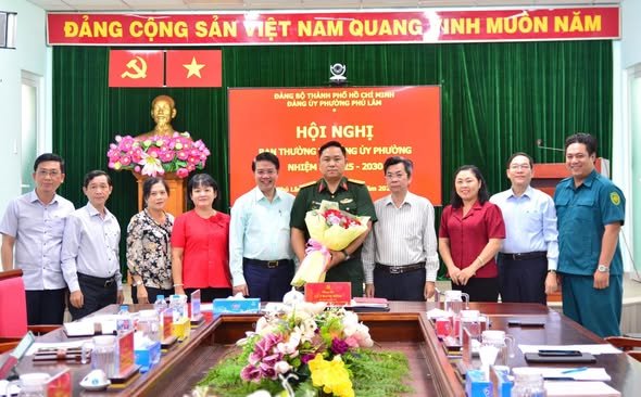 LỄ CÔNG BỐ VÀ TRAO QUYẾT ĐỊNH BỔ NHIỆM CHỨC VỤ CÁN BỘ BAN CHỈ HUY QUÂN SỰ PHƯỜNG