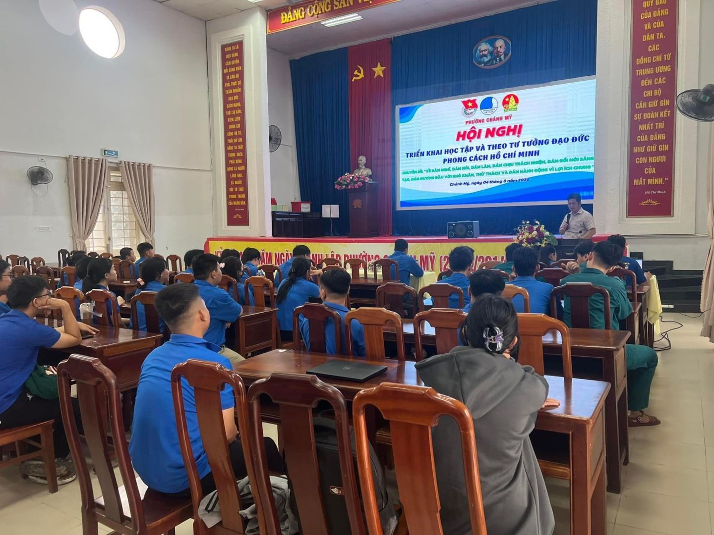 C&oacute; thể l&agrave; h&igrave;nh ảnh về 7 người, mọi người đang học v&agrave; văn bản