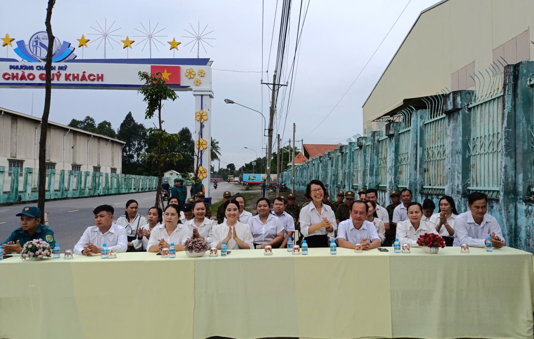 C&oacute; thể l&agrave; h&igrave;nh ảnh về 9 người v&agrave; văn bản