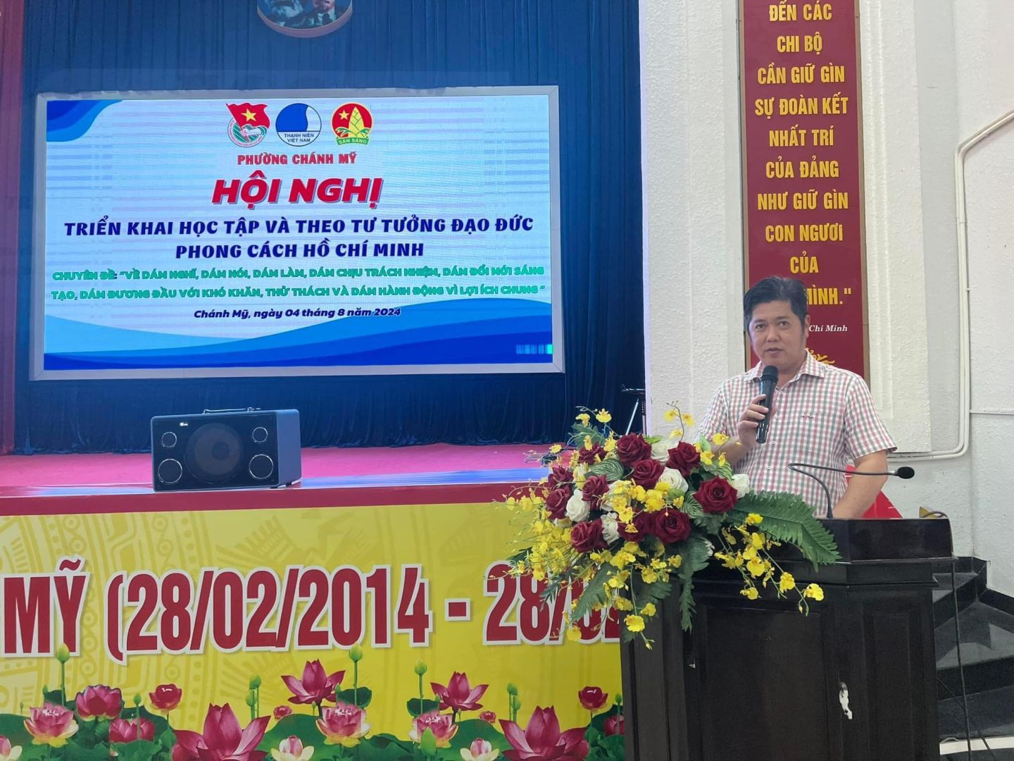 C&oacute; thể l&agrave; h&igrave;nh ảnh về 2 người, c&aacute;i bục v&agrave; văn bản cho biết 'ĐẾN CAC CHI BỘ CẤN G&Igrave;N SỰ ĐO&Agrave;N KẾT NHẤT TR&Iacute; CỦA D&Aacute;NG NHƯ เ G&Igrave;N CON NGƯƠI CỦA CuYbGk TẠO, បពា PHƯONG CHAMH MY HỘI NGHỊ TRIỂN KHAI Hoc TẬP V&Agrave; THEO TƯ TƯỜNG ĐẠO ĐỨC PHONG C&Aacute;CH HỒ CH&Iacute; MINH ĐẦN อออเดี, &kappa;ό&iota;, B&Aacute;NLAN, ĐẦN aHu TR&Aacute;CH maHHфou, DẦN อี่ du 1061S&Aacute;N อรับ an KИAи, THU TH&Aacute;CH AD ኤራ Đ&Aacute;N MuANH @บจย ICN cHy" Chảnh Mg. ng&agrave;y 04 th&aacute;ng n l&Igrave;NH.' Minh MỸ (28/02/2014 28/01-'